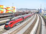 1116 203-9 schiebt ihren RJ aus Salzburg Hbf am 08.04.2009