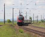 Railjet mit der ziehenden 1116 220 aus Wien kommend.