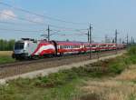 Die längste Fahrende Fahne Österreichs als RJ 564 (Wien Westbahnhof - Innsbruck Hbf )mit der 1116 249-4 am 27.04.2014 auf der Westbahn bei Groß Sierning.