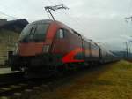 1116 200-7  Spirit of Vienna  am Zugschluss des railjet 632 (Lienz - Wien Hbf) am 26.3.2015 beim Halt in Greifenburg-Weißensee.