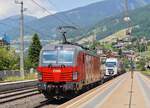 1293 084 als Schiebelok einer ROLA (Brennersee Terminal - Wörgl Terminal Nord) im Bahnhof von Matrei am Brenner.