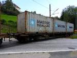 Sgjss 31 81 4530 091-5, beladen mit 3 MAERSK-Container, Bahnübergang Treibacher-Werke in Althofen-Treibach; 170825