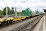 Abgestellte Schwaiger Holzindustrie Innofreight Sggmrrs, am 04.05.2024 im Bahnhof Lichtenfels.