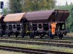 Fcs 2181(A-ÖBB)6453195-4, beladen mit Gleisschotter am Weg zur Entladestelle nächst dem Bhf. Ried; 151017