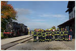 ÖGEG 657.2770 mit ihrem SLGAG 93876 von Braunau nach Friedburg nach dem Wassernehmen in Friedburg am 19.10.2013. Herzlichen Dank an die FF Friedburg für die ungeplante Unterstützung. Als kleines Dankeschön wurde sie vom Veranstalter für den nächsten Tag eingeladen mit dem Personenzug zw. Ried und Attnang, der mit 657 bespannt wurde, mitzufahren.