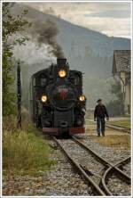 Auf der Feistriztalbahn fhrt die ex bosnische Dampflok 83-180 mit einem Dampfbummelzug von Weiz nach Birkfeld.
Wassernehmen in Anger 2.9.2010 