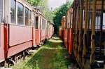 Völlig ungeschützte österreichische Straßenbahnschätze auf den Gleisen der Lendcanaltramway Klagenfurt.
Datum: 25.08.1986 