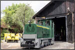 Ein Idyll für alle Alteisenfans  tut sich in Stainz auf ,.. 
Die klein Jenbacher Diesellok trochknet vor dem Heizhaus Stainz in der Sonne. 
25.06.2021