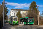 Graz. Traditionell fährt an heilig Abend die Grazer Adventbim zum Tramway Museum Graz, wo es für Groß und Klein eine Modellbahnaustellung gibt. Am 24.12.2024 ist der Triebwagen 293 mit Bus 89 der Graz Linien zu sehen, welcher die Schleife Laudongasse im Zuge von Schulungsfahrten verlässt.