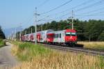 8073 000 fhrt mit R2218 als  Kamelbuckel  von Payerbach-Reichenau nach Wien Floridsdorf.