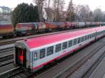 Bmz61812190563-1 ist als letzter Wagen im D966 am nebeligem 3.Jnner 2009 eingereiht;