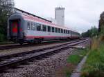 ABmz 61813090025-0 bildet bei D966 den Zugschlu;100926 