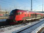 Volle Bahnsteiglnge in Mnchen HBF ausgenutzt.RJ63 in Doppeltraktion.Vorderteil Spirit of Linz  geschoben von  Spirit of Salzburg  fuhrt unbesetzt bis Salzburg.Allerdings das Bistro war mit