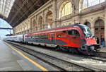 Mit einer Stunde Verspätung ist der Railjet  Spirit of Europe , angeführt vom Steuerwagen  Afmpz  (73 81 80-90 705-2 A-ÖBB), in Budapest-Keleti pu (HU) eingetroffen.