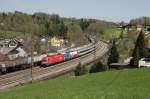 Am 27.04.08 zog die 1216 226  EM Tschechien  mit der 1116 033 den EC 162  Transalpin , leider war sie die zweite Lok. Hier in Hallwang-Elixhausen.
