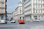 Wien: Die Wiener Straßenbahnen vor 50 Jahren: SL 71 (C1 138) I, Innere Stadt, Schwarzenbergstraße / Kärntner Ring / Schwarzenbergplatz / Schubertring am 1. September 1969. - Die SL 71 hatte noch ihre Stadtendstation (in der Schellinggasse) innerhalb der Ringstraße. Diese Endstation und die an der Börse waren die letzten der  stadtmittenahen  Straßenbahnendstationen. - Die Großraumtriebwagen des Typs C1 102 - 159 wurden in den Jahren 1955 bis 1959 von Simmering-Graz-Pauker, Werk Simmering (SGP) gebaut. - Scan eines Diapositivs. Film: Kodak Ektachrome. Kamera: Canon Canonet QL28.