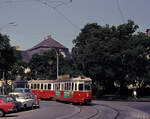 Wien Wiener Stadtwerke-Verkehrsbetriebe (WVB) SL 46 (C1 127 + c1 1527 (SGP 1956)) I, Innere Stadt, Schmerlingplatz am 16. Juli 1974. - Neuer Scan eines Diapositivs. Film: AGFA CT 18. Kamera: Minolta SRT-101.