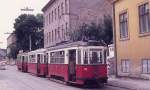 Wien Wiener Stadtwerke-Verkehrsbetriebe (WVB) SL 62 (B 90 (SGP 1952)) XII, Meidling, Hetzendorf, Hetzendorfer Straße / Jägerhausgasse am 16. Juli 1974. - Hier gab es die provisorische Endstation des Streckenteils Kärntner Ring - Schloss Hetzendorf. - Der eine Triebwagen war ein Standtriebwagen. - Scan eines Diapositivs. Film: Kodak Ektachrome. Kamera: Minolta SRT-101.  