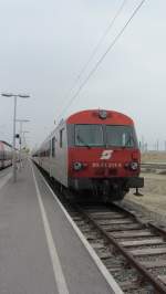 80 73 211 steht am 6.4.2012 auf dem letzten Gleis in Wien Sdbahnhof (Ostbahn) und wartet auf den nchsten REX-Einsatz. Gezogen hat eine 1144.