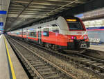 ET 4746 mit der S1 nach Gänserndorf in Wien Hbf, 24.11.2022.