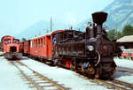 Bei der Zillertalbahn fanden oft Begegnungen von Dampflokomotiven und den neueren Diesellokomotiven statt (1983)