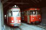 Entschuldigen Sie die qualitätslose Aufnahme, die ich nur wegen des außergewöhnlichen VT 1 der Zillertalbahn hier eingestellt habe: Ein umgebauter Zug bestehend aus drei Wagen, von Rotterdam erworben und als Museumszug wieder dorthin zurück gelangt (und rechts daneben VT 2 der Zillertalbahn im August 1983), wobei VT 1 ursprünglich als DB-Baureihe ET 195 geführt wurde.