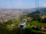 Karrenseilbahn bei Dornbirn befördert von der Talstation(464m) wieder Passagiere zur  Bergstation(976m) hinauf; 280816