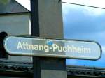  Kirchturmuhr im Bahnhofsschild  von Attang-Puchheim; eine etwas eigenwillige  Impression ; 080630