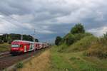 Der 86-33 018 gezogen von 1144 290 fährt am 9.7.2015 als E1626 von Wien West nach St.Valentin hier kurz hinter St.Pölten dem Gewitter entgegen.