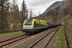 Der LGAG61003 von CargoServ der von Linz Stahlwerke nach Eisenerz fährt, durchfährt am 25.4.2023 mit der 1216 931 durch den Bahnhof Landl.