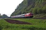 Die 1016 039 fährt am Morgen des 29.4.2023 mit der ROLA41402 von Maribor Tezno nach Wels Terminal bei Ehrenhausen.