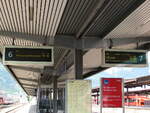 Zugzielanzeige des IC  Leonardo da Vinci  nach Milano Centrale und eines Regionalzuges von Brenner/Brennero. Aufgenommen am 15.05.2008 in Innsbruck Hbf