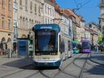 Graz. Variobahn 231 war am 31.07.2020 auf der Linie 7 anzutreffen, hier am Hauptplatz.