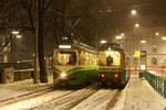 Am 6. Februar 2010 begegnen sich TW 506 als Linie 4 sowie TW 526 als Linie 5 an der Haltestelle Keplerbrücke. 