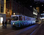 Der festlich geschmückte HGL Triebwagen 267 war heute den 19. Dezember 2021 als  Adventbim  zwischen dem Jakominiplatz und der Schleife Laudongasse unterwegs. Auch am 24. Dezember wird gefahren, der Fahrplan ist hier ersichtlich. https://www.tramway-museum-graz.at/_lccms_/_00792/Advent-Bim.htm?VER=201104115035&MID=349&LANG=ger