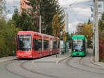 Graz. Den 21.10.2021 nutzte ich für einige Paarfotos in der Schleife Laudongasse, da diese nur wenige Monate danach nicht mehr von Plankursen befahren werden wird. Das Foto zeigt die Variobahn 224 und Cityrunner 662.