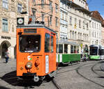 Seit dem 8. Juli fährt die Sommerbim  wieder jeden Freitag, Samstag und Sonntag in der Zeit von ca. 12:00 bis 18:00 Uhr auf der Strecke Jakominiplatz - Laudongasse.  Anbei ein Bild des bunten Wagenzuges, gebildet aus dem ehemaligen Arbeitswagen 251 (Baujahr 1962) und dem Beiwagen 401b am grazer Hauptplatz. (Baujahr 1949) von der Erzherzog-Joahnn-Brücke. https://www.tramway-museum-graz.at/_lccms_/_00873/Sommer-Bim.htm?VER=220619053619&LANG=ger&MID=384