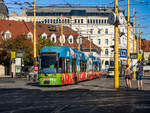 Graz. Am Morgen des 08.09.2024 fährt Cityrunner 658 der Graz Linien als Dienstfahrt über den Jakominiplatz.