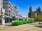 Graz. Während einer Störung im Betriebsablauf, wendet am 11.09.2024 der Triebwagen 509 der Graz Linien in der Schleife Stadion Liebenau.