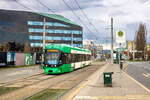 Graz. Kurz vor einem Regenschauer am 11.03.2025, fährt hier der Cityrunner 661 der Graz Linien in die Haltestelle Dr. Lister Gasse ein.