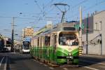 Tw.501 in der Eggenbergerstraße auf der Fahrt in Richtung Eggenberg/ UKH. Ab Herbst wird die Linie 1 auf Höhe des nachfolgenden Tw.232 in die Asperngasse abbiegen und danach über die Laudongasse in die bestehende Strecke nach Eggenberg/UKH einmünden. (10.07.2015 )