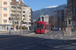 Am 23.3.2018 wurde die Neubaustrecke Amraser Straße der Linie 3 in Innsbruck in Betrieb genommen, die das  scharfe Eck  Defreggerstraße-Pradler Straße zugunsten einer direkten