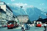 Straßenbahn Innsbruck___Zug der Linie 4 auf dem Südtiroler Platz vor dem Hauptbhf. Am Zugschluß Bw 122 [Fa. Weitzer, Graz].__11-08-1972