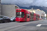 Innsbruck. Mit 14. Juni 2024 wurde die Linie 6 zur Innenstadt und weiter in den Saggen verlängert. Tw. 315 in der Ing.-Etzel-Straße. Aufgenommen 11.10.2024.