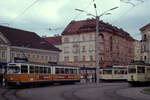 Linz ESG SL V (Lohner-GT6 67) / SL E (Grazer Waggonfabrik-Tw 23) / SL V (Grazer Waggonfabrik-Tw 29) Urfahr, Sonnensteinstraße am 16. Juni 1971. - Scan eines Diapositivs. Kamera: Minolta SRT-101.