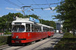 Wien E1 4861 + c4 1357 als Linie 43 kurz vor der Haltestelle  Landesgerichtstraße , 08.06.2017.