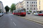 Wien Wiener Linien SL 67 (E2 4305 + c5 150x) X, Favoriten, Favoritenstraße / Gellertgasse am 27. Juni 2017.