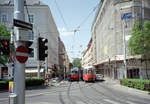 Wien Wiener Linien SL O (E1 4525) / SL 1 (c4 1366 + E1 4826) III, Landstraße, Radetzkystraße / Radetzkyplatz am 3. Mai 2009. - Scan von einem Farbnegativ. Film: Kodak Gold 200. Kamera: Leica C2. 