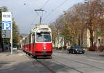 Wien Wiener Linien SL 38 (E2 4022) XIX, Döbling, Grinzing, Grinzinger Allee / An den langen Lüssen am 19. Oktober 2017.