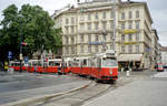 Wien Wiener Linien SL D (E2 4011 + c5 1411) I, Innere Stadt, Schwarzenbergplatz am 6.